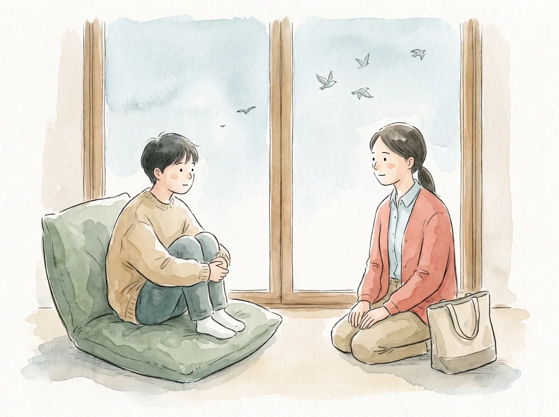 窓辺に座る人のそばで、スタッフが同じ目の高さで話を聴いている水彩画
